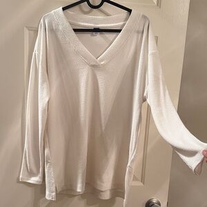 Old Navy Women's Oversized Long Sleeve V-Neck Top -